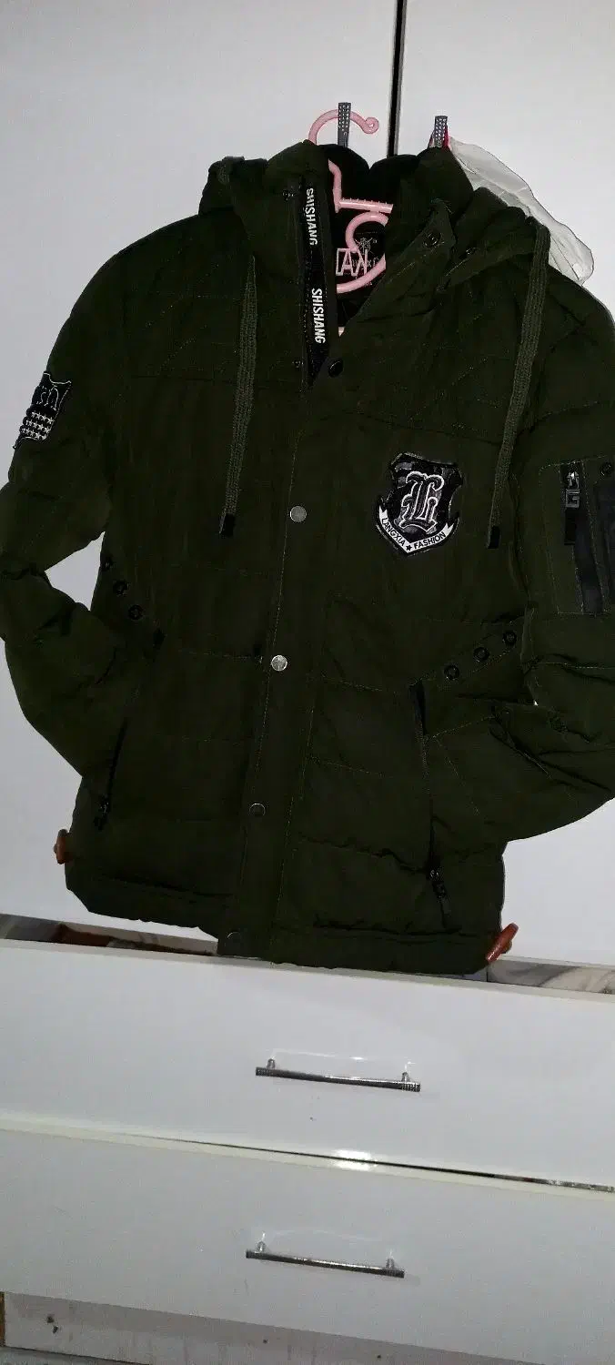 کاپشن|لباس|تبریز, |دیوار