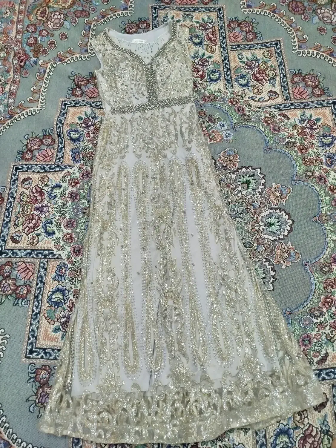 لباس مجلسی زیبا|لباس|تربت جام, بیست متری منبع آب|دیوار