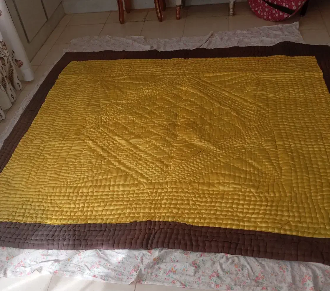 لحاف پنبه ای نو . داخل کمد دیواری بوده|رختخواب، بالش، پتو|آران و بیدگل, |دیوار