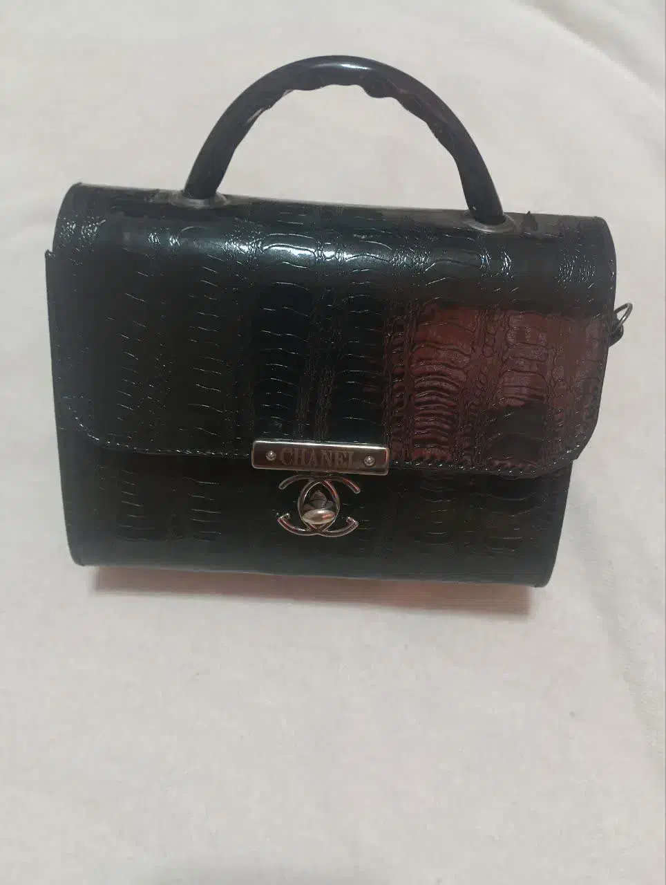 **هدیه ای ویژه برای روز مادر** با قیمت های مناسب|کیف، کفش، کمربند|یزد, |دیوار