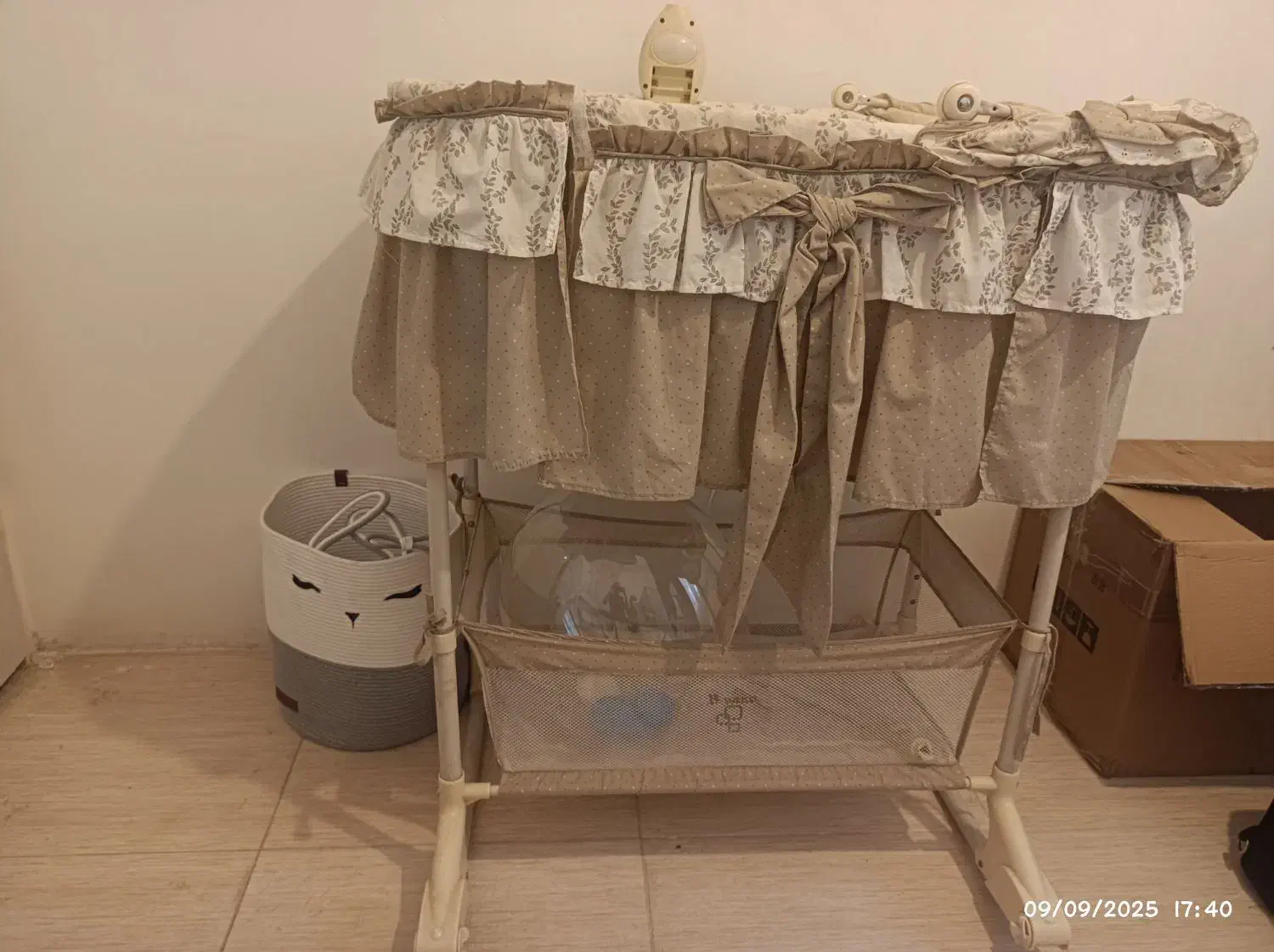 گهواره یاتخت کنارمادر|تخت و صندلی بچه|همدان, |دیوار