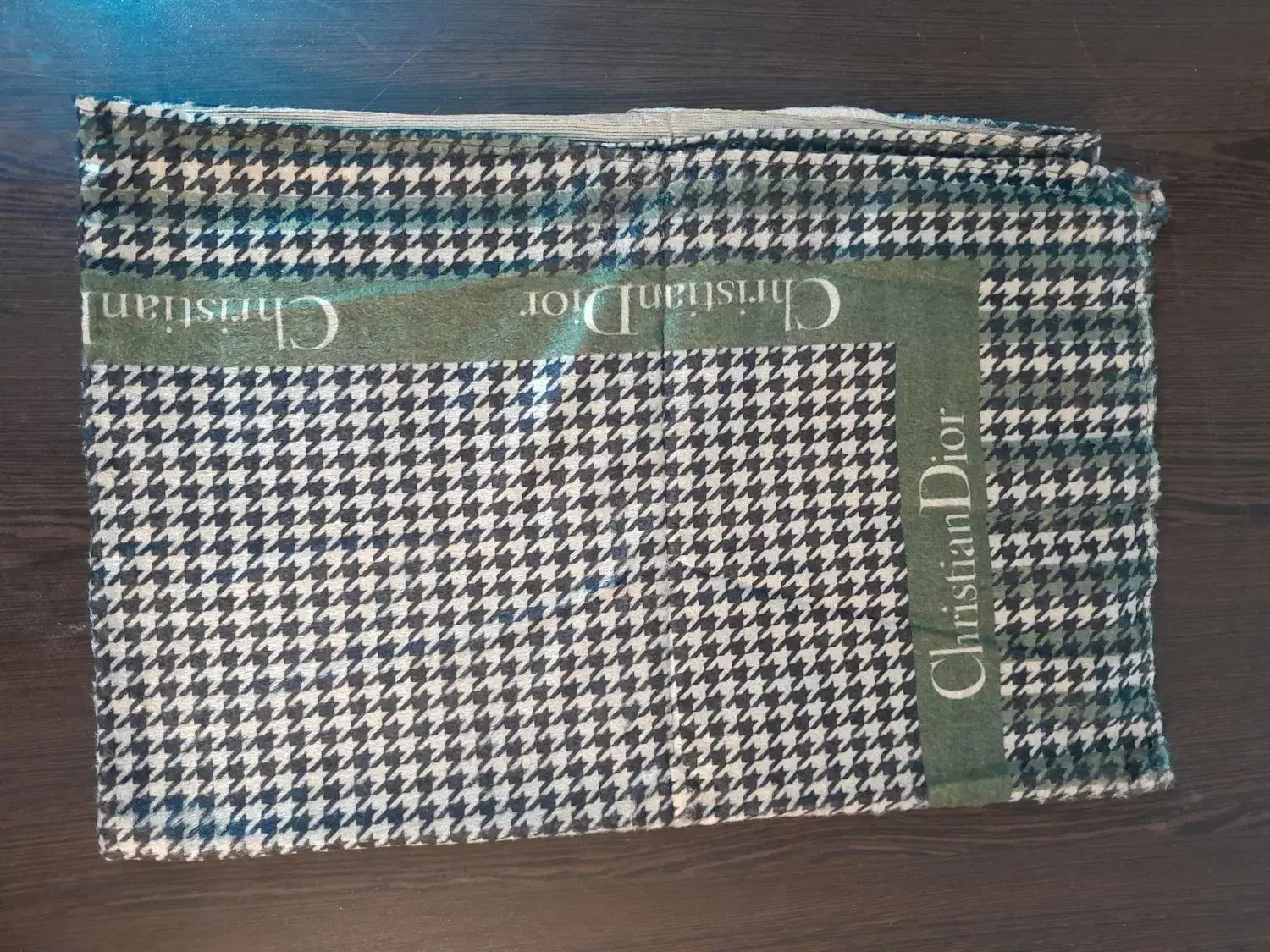 شال پاییزه|لباس|صدرا-فارس, فاز ۲|دیوار