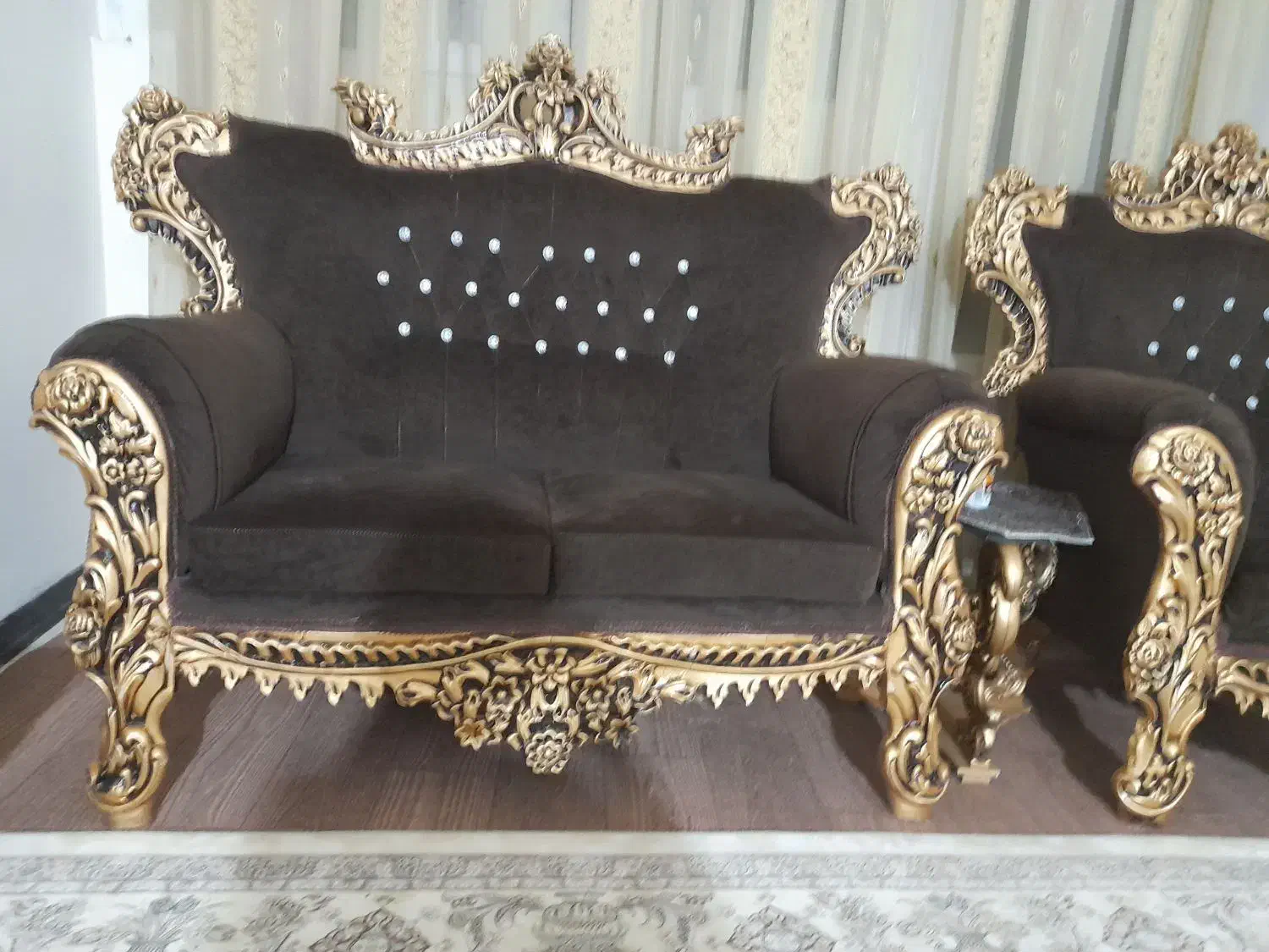 مبل ۷ نفری سالم و تمیز همراه عسلی ها بفروش میزسد|مبلمان خانگی و میز عسلی|خوانسار, |دیوار