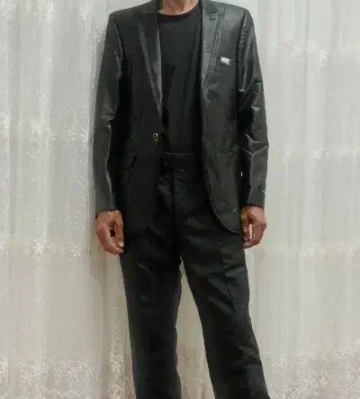 کت شلوار|لباس|تربت‌حیدریه, حاجی یار‎|دیوار