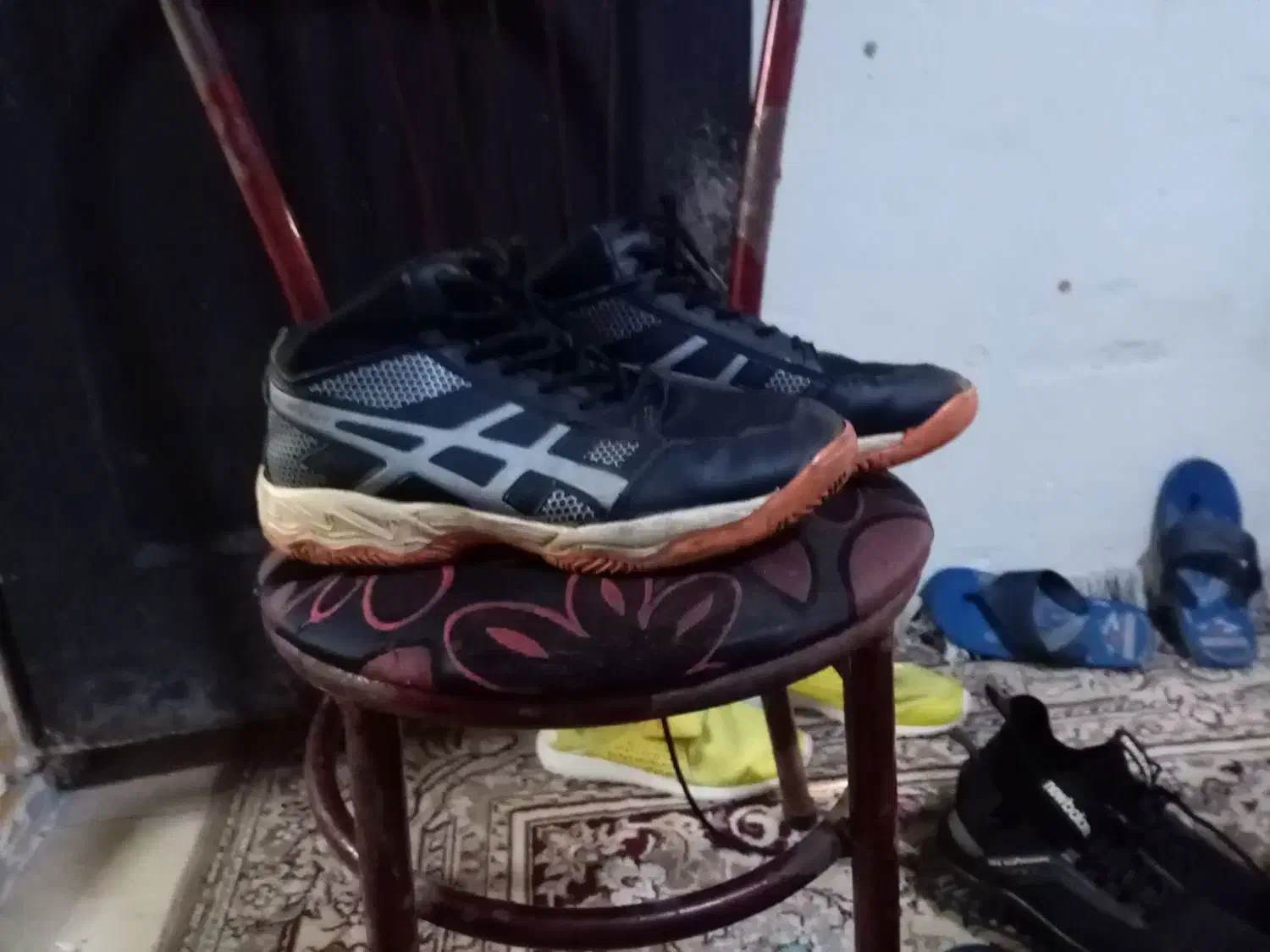 کتانی و دمبایی|کیف، کفش، کمربند|رشت, سلیمانداراب|دیوار