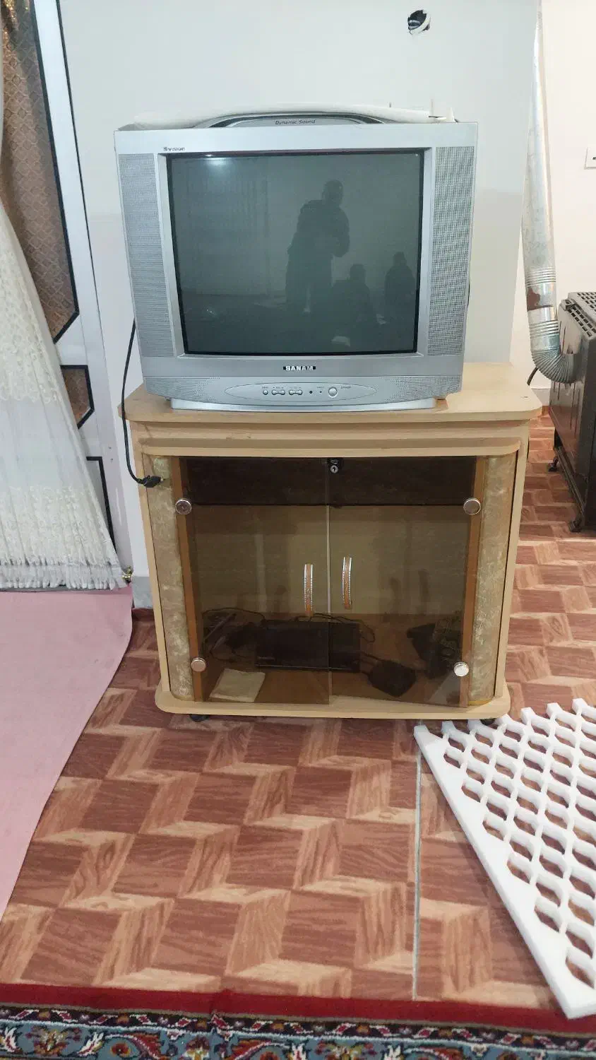 تلویزیون ومیز|تلویزیون و پروژکتور|گرگان, |دیوار