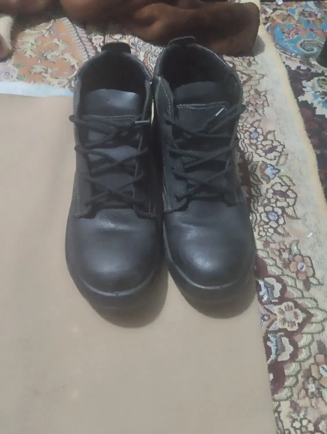 کفش|کیف، کفش، کمربند|پیشوا, |دیوار