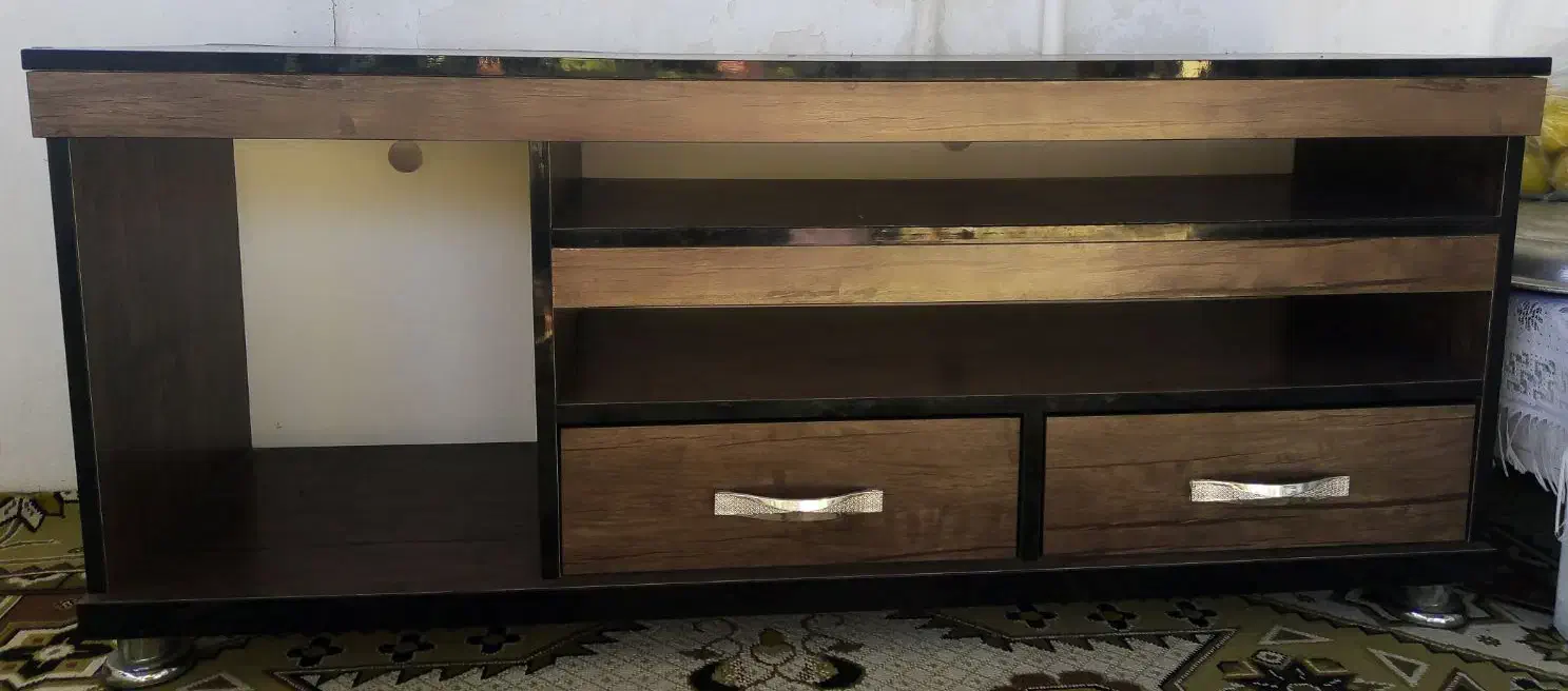 میزتلویزیون چوبی  کاملا سالم بدون هیچ ایرادی|میز تلویزیون|سنگر, |دیوار