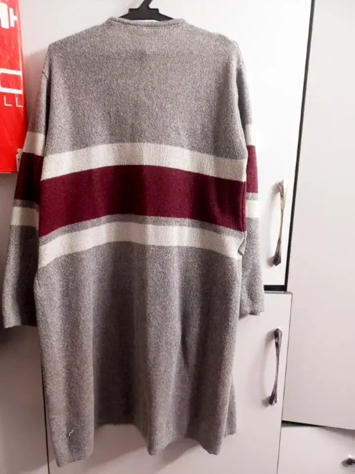 تعدادی لباس زمستونی درحدنو|لباس|رباطکریم, رباطکریم|دیوار