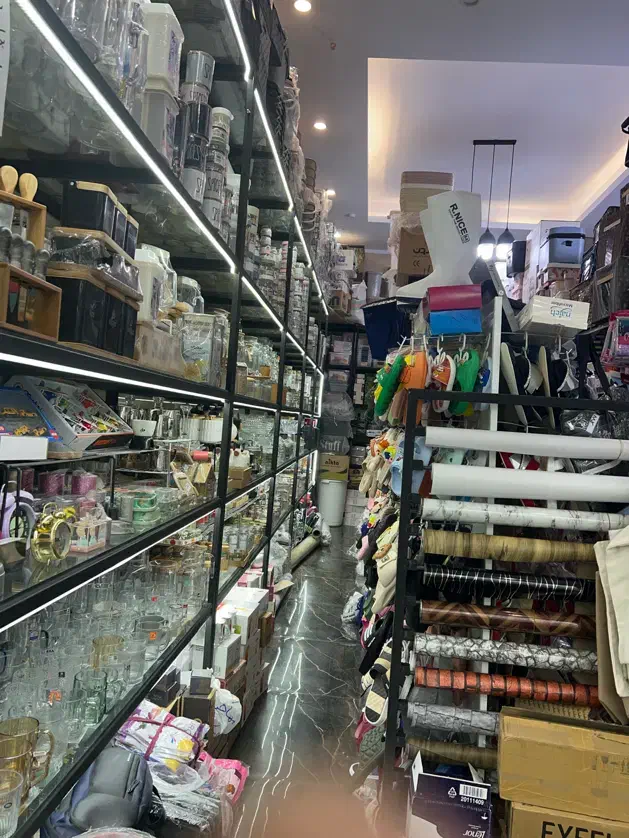 فروشنده خانم یا آقا|استخدام خدمات فروشگاه و رستوران|تهران, زرگنده|دیوار