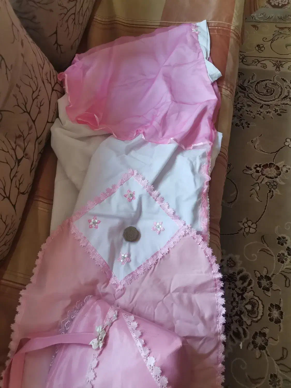 چادر  نماز|لباس|رباط‌کریم, مسکن مهر آبشناسان|دیوار