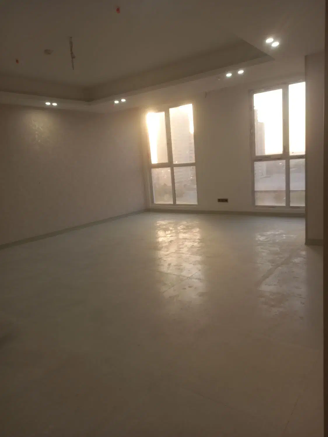 111متر رونیکا پالاس کوهک، ویو دریاچه، غربی