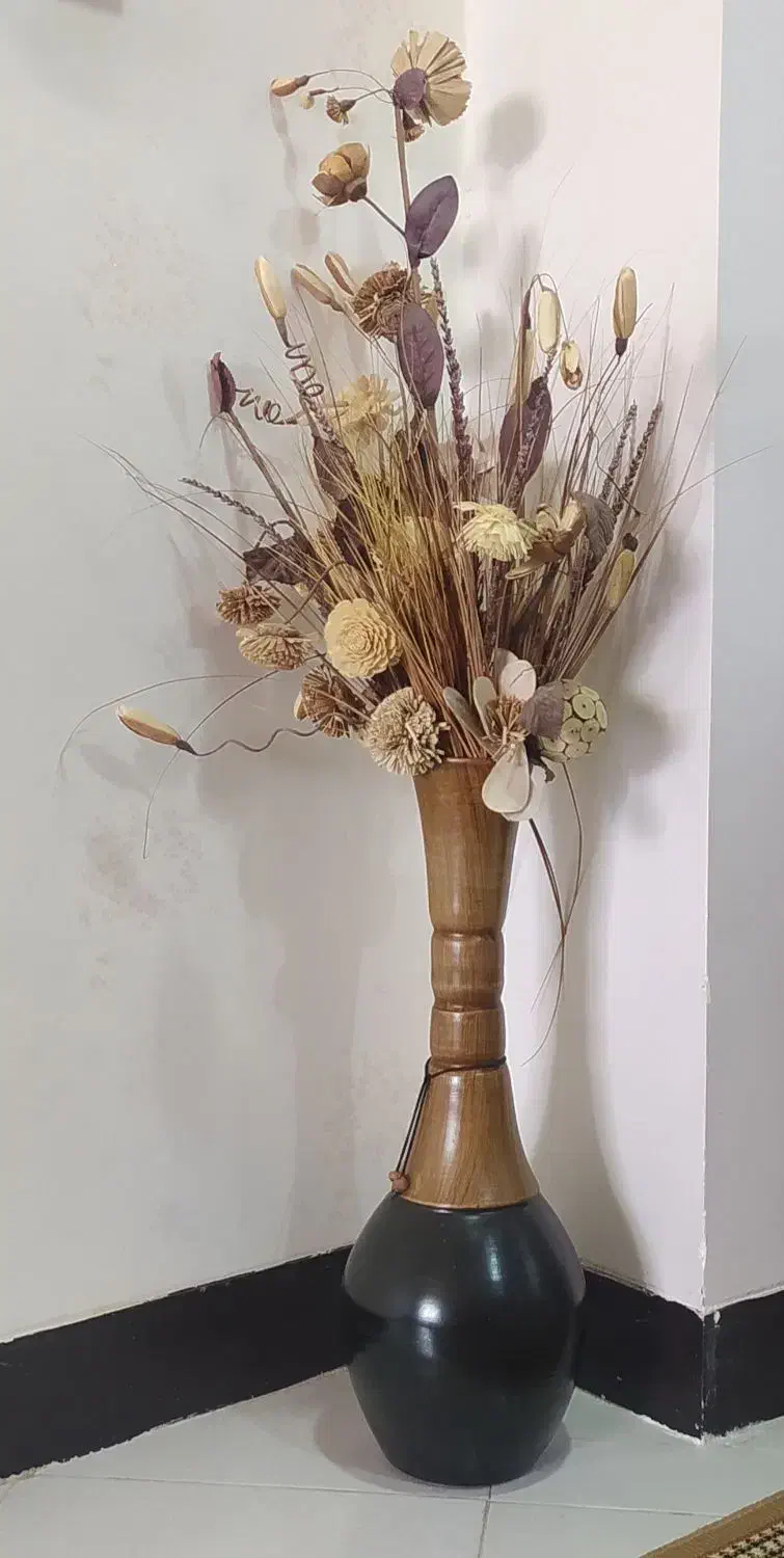 گلدان به همراه گلهای کاغذی|گل مصنوعی|نجفآباد, هفده شهریور|دیوار