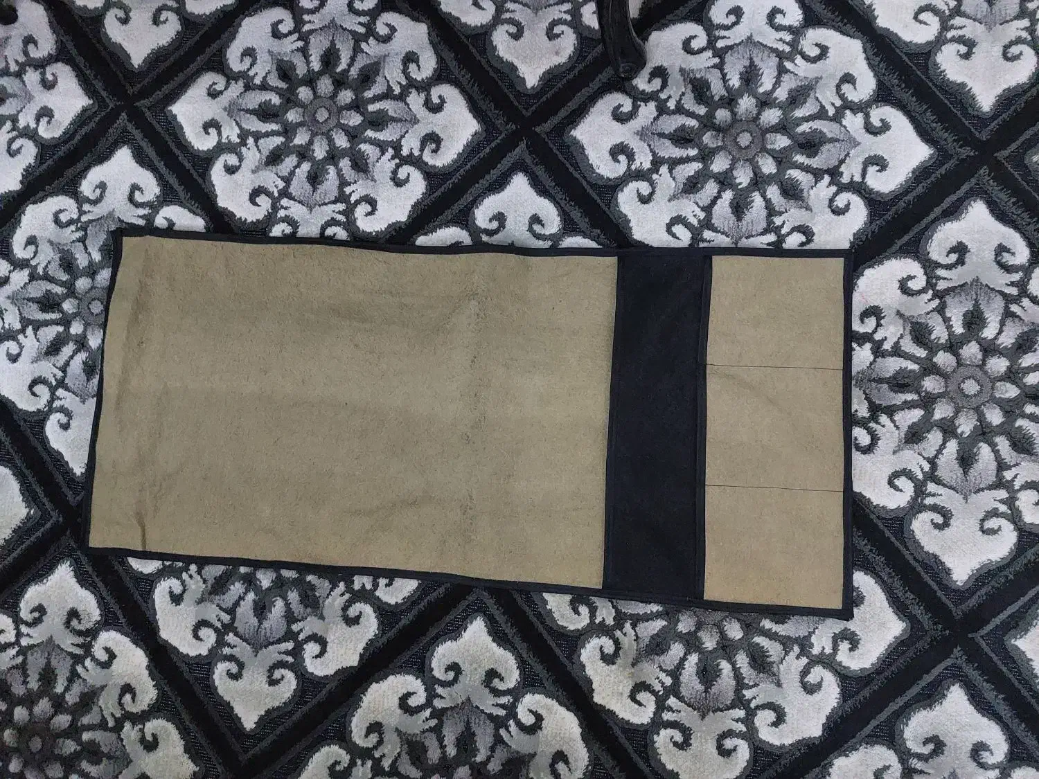 دو عدد کاور  کوسن مخمل ترک به همراه جا کنترلی مبلی|صنایع دستی و سایر لوازم تزئینی|کرج, مطهری|دیوار