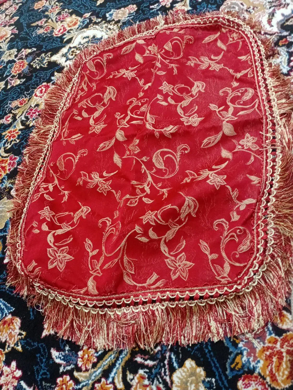 رو بالشت و رو پشتی|رختخواب، بالش، پتو|دهدشت, |دیوار