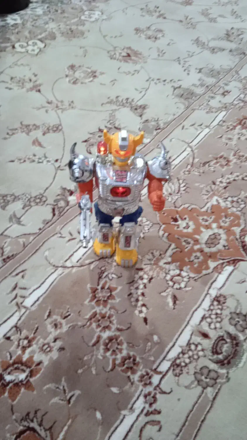 آدم برقی|اسباب‌بازی بچه|اسفراین, |دیوار