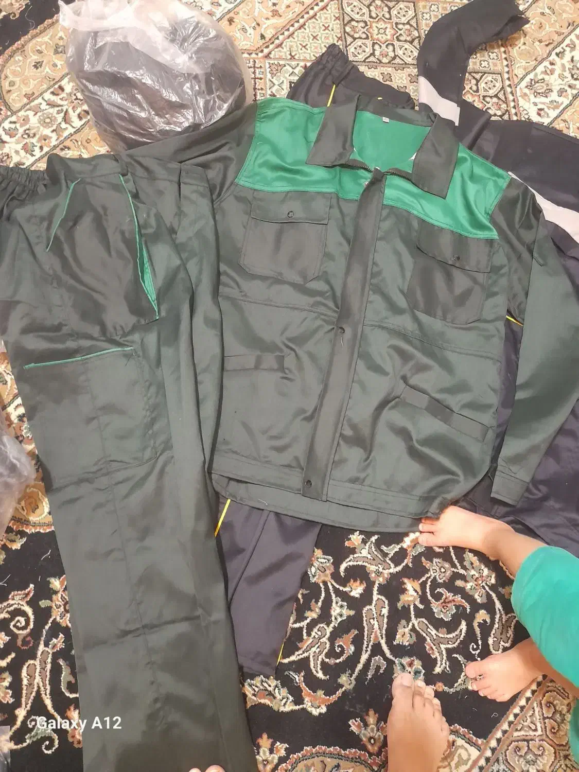 لباس کارعمده|لباس|چترود, |دیوار