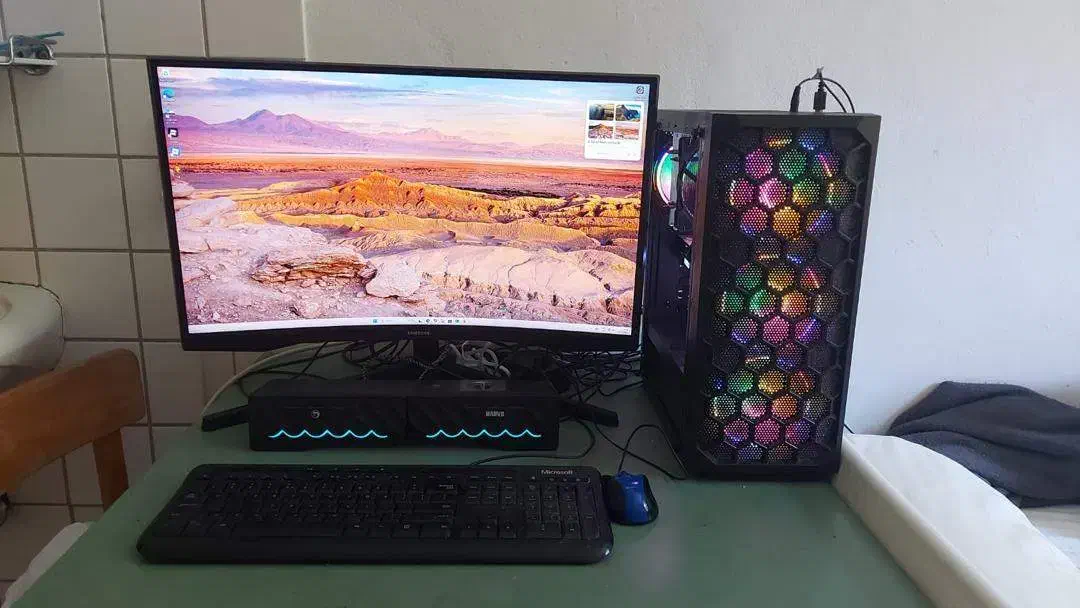 کیس و مانیتور گیمینگ و طراحی|رایانه رومیزی|صدرا-فارس, فاز ۱|دیوار