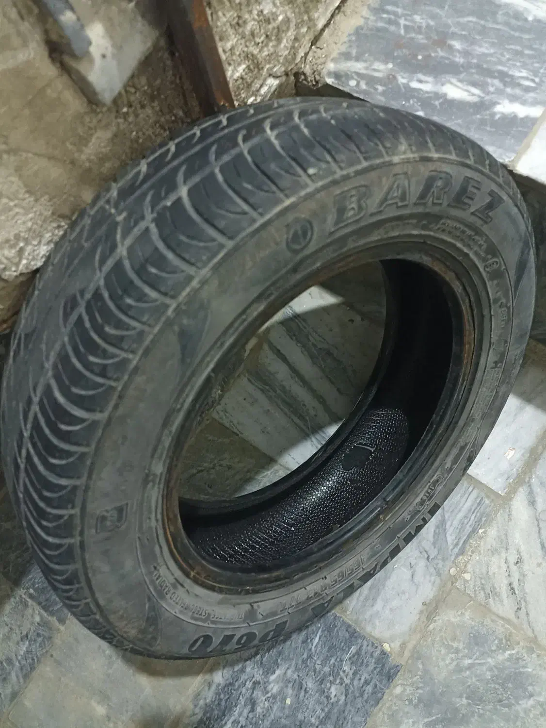 یک حلقه لاستیک بارز|قطعات یدکی و لوازم جانبی|نهاوند, |دیوار