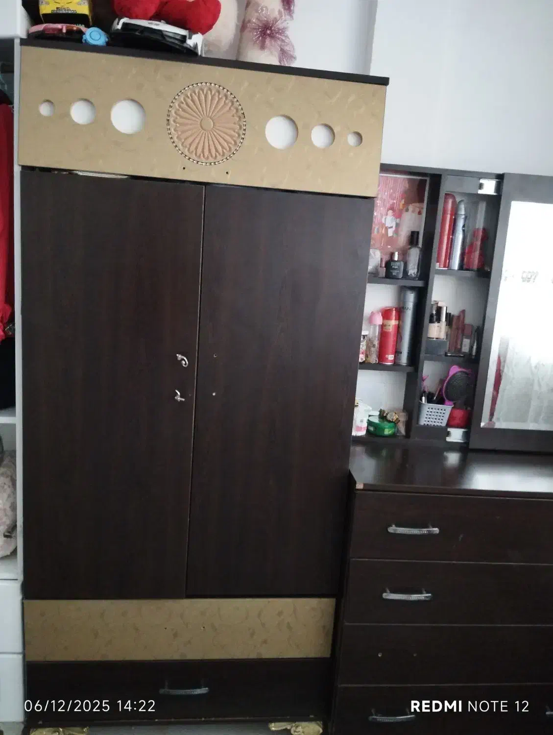 کمدو دراور با میز ارایشی کاملا سالم در حد نو|جاکفشی، کمد، دراور|پاکدشت, پاکدشت (مامازند)|دیوار