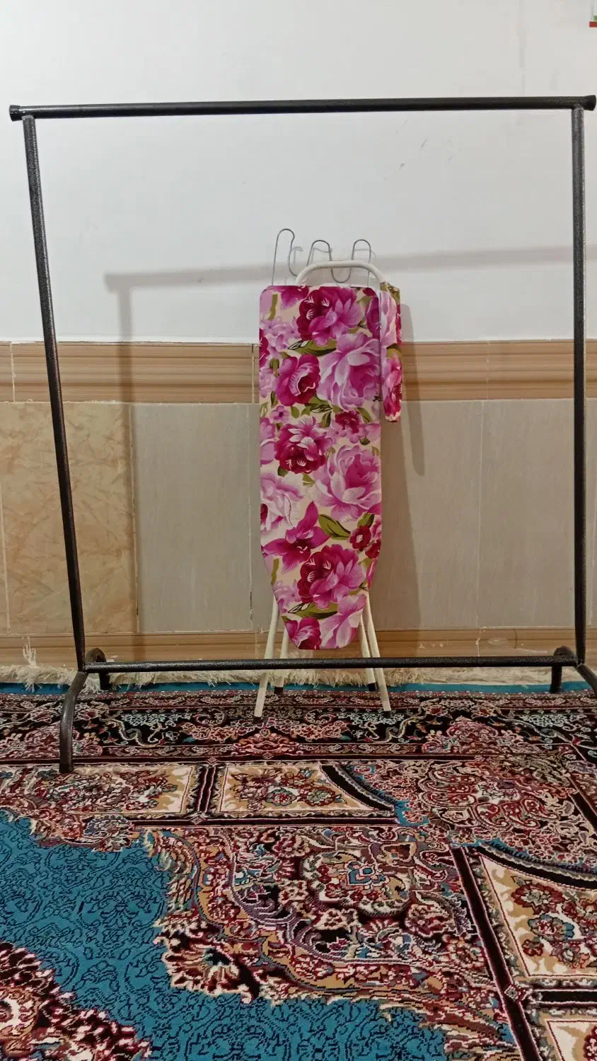 رگال لباس|بندرخت و رخت‌آویز|زابل, |دیوار