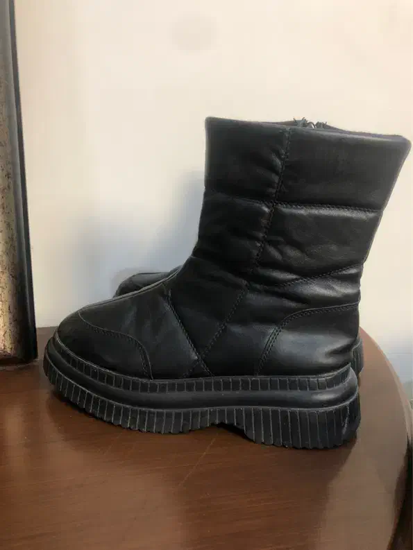 نیم بوت|کیف، کفش، کمربند|کرج, کوی کارمندان جنوبی|دیوار