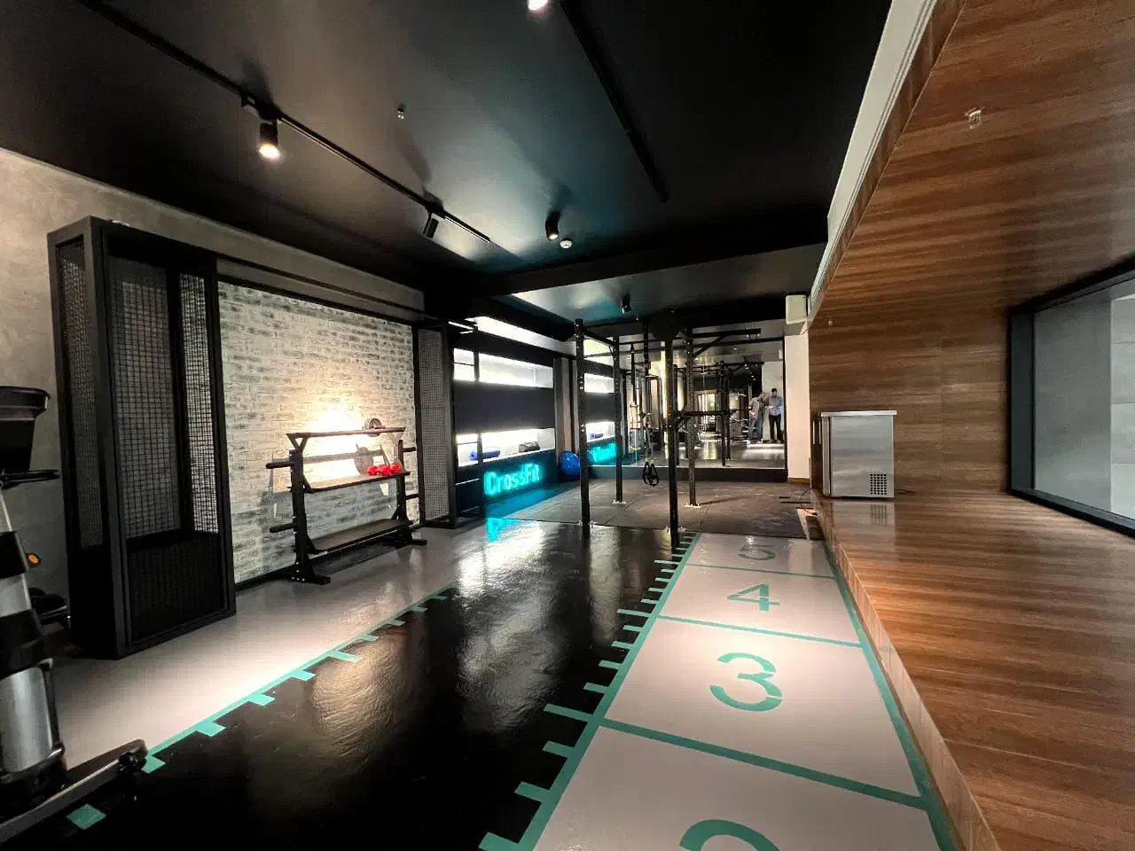 بالای کاج ۲۶۰ متر ۳ خوابه فول مشاعات