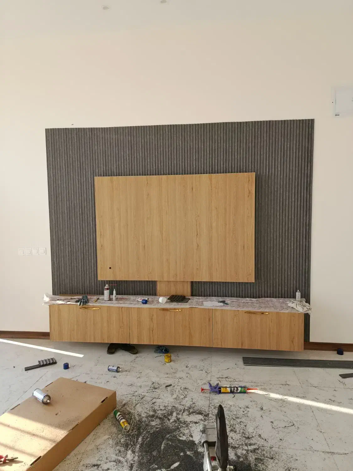 نجاری درب چوبی نصب قرنیز تی وی وال|خدمات پیشه و مهارت|هشتگرد, شهرک راه آهن|دیوار