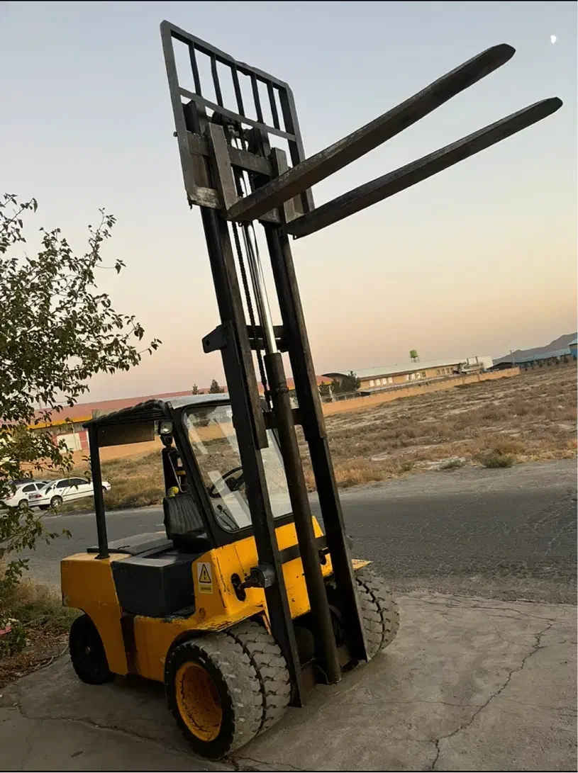 اجاره لیفتراک اروجی (سبک،سنگین)|ماشین‌آلات صنعتی|صفادشت, |دیوار