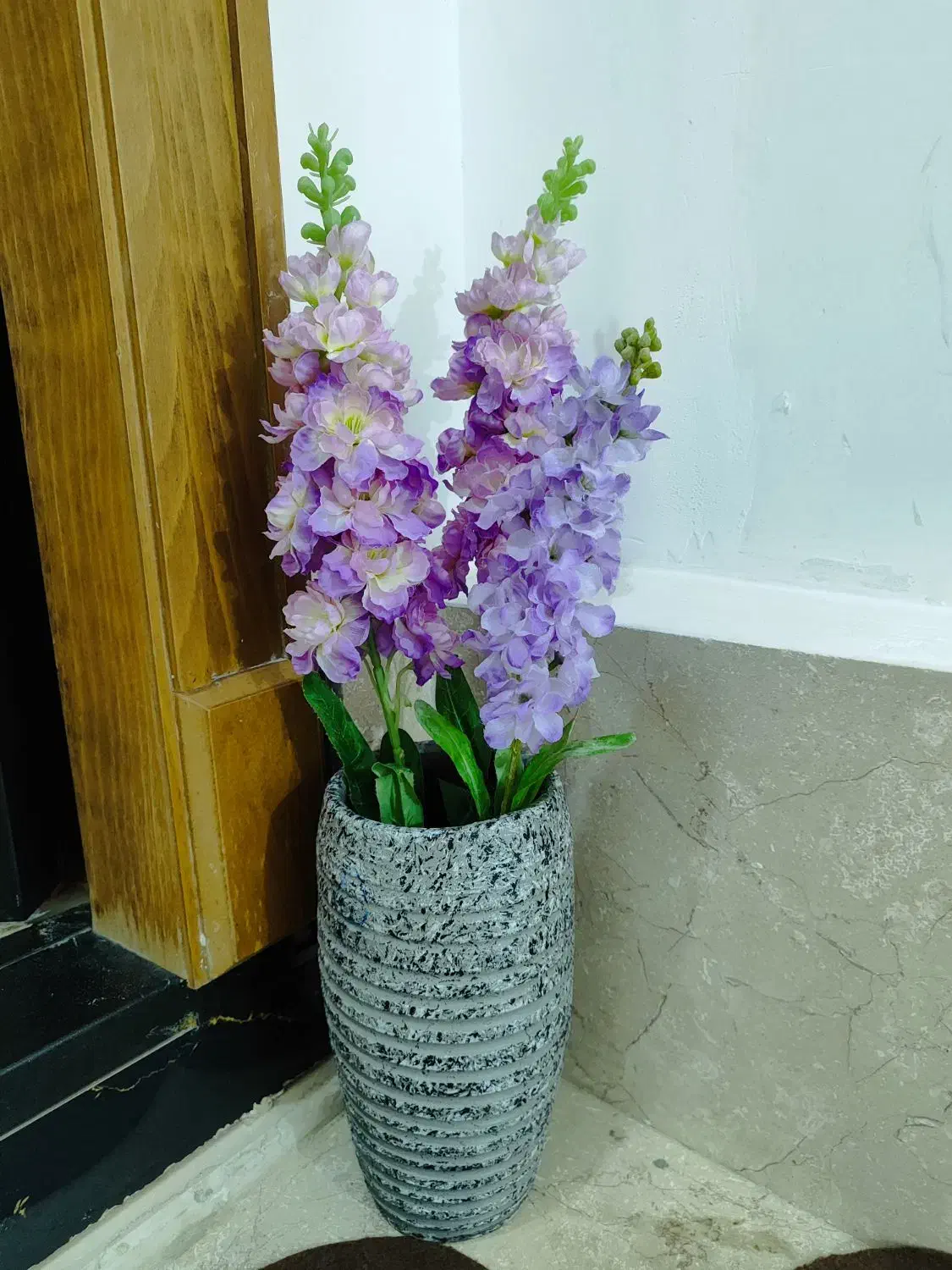 گلدان با گل|گل مصنوعی|ساوه, |دیوار