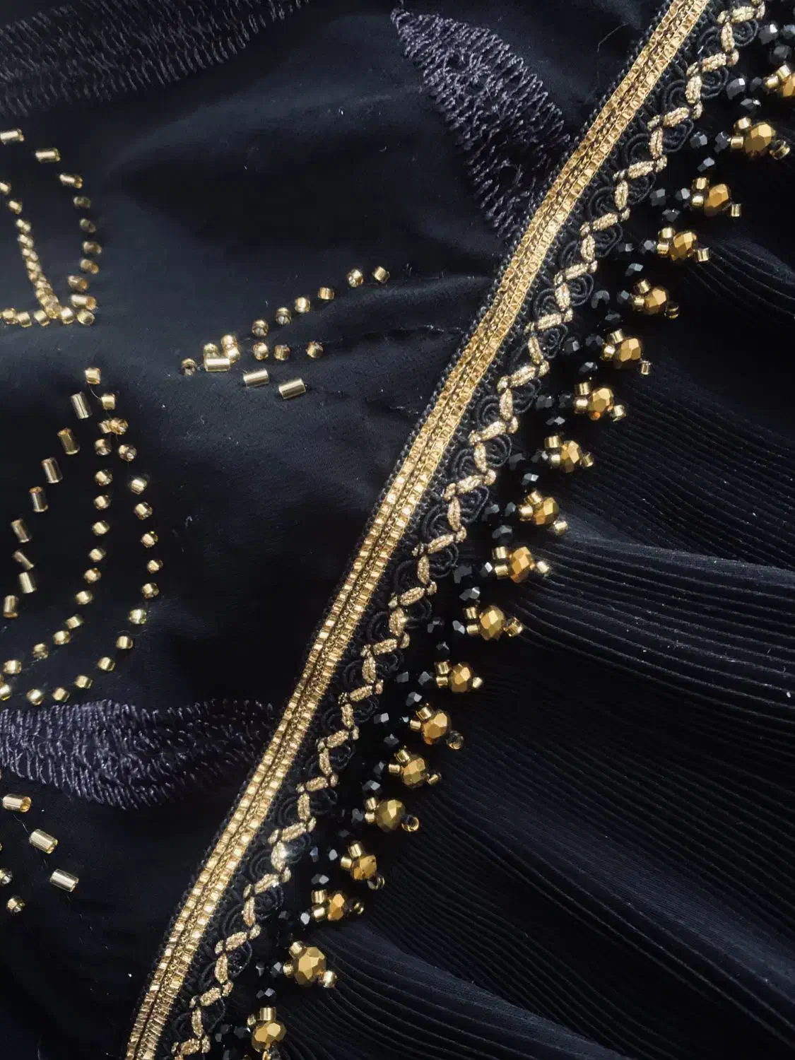 منجوق دوزی|لباس|چرام, |دیوار