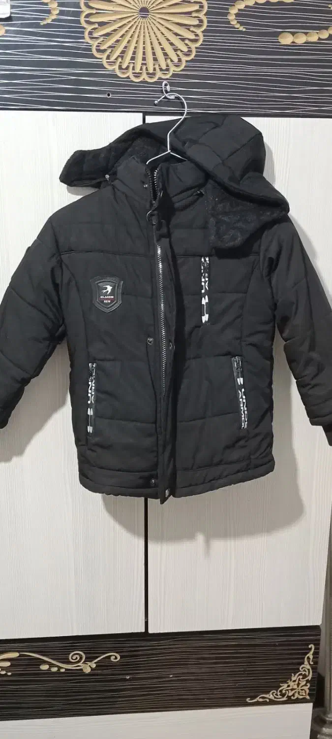 کاپشن|لباس|اسکو, |دیوار