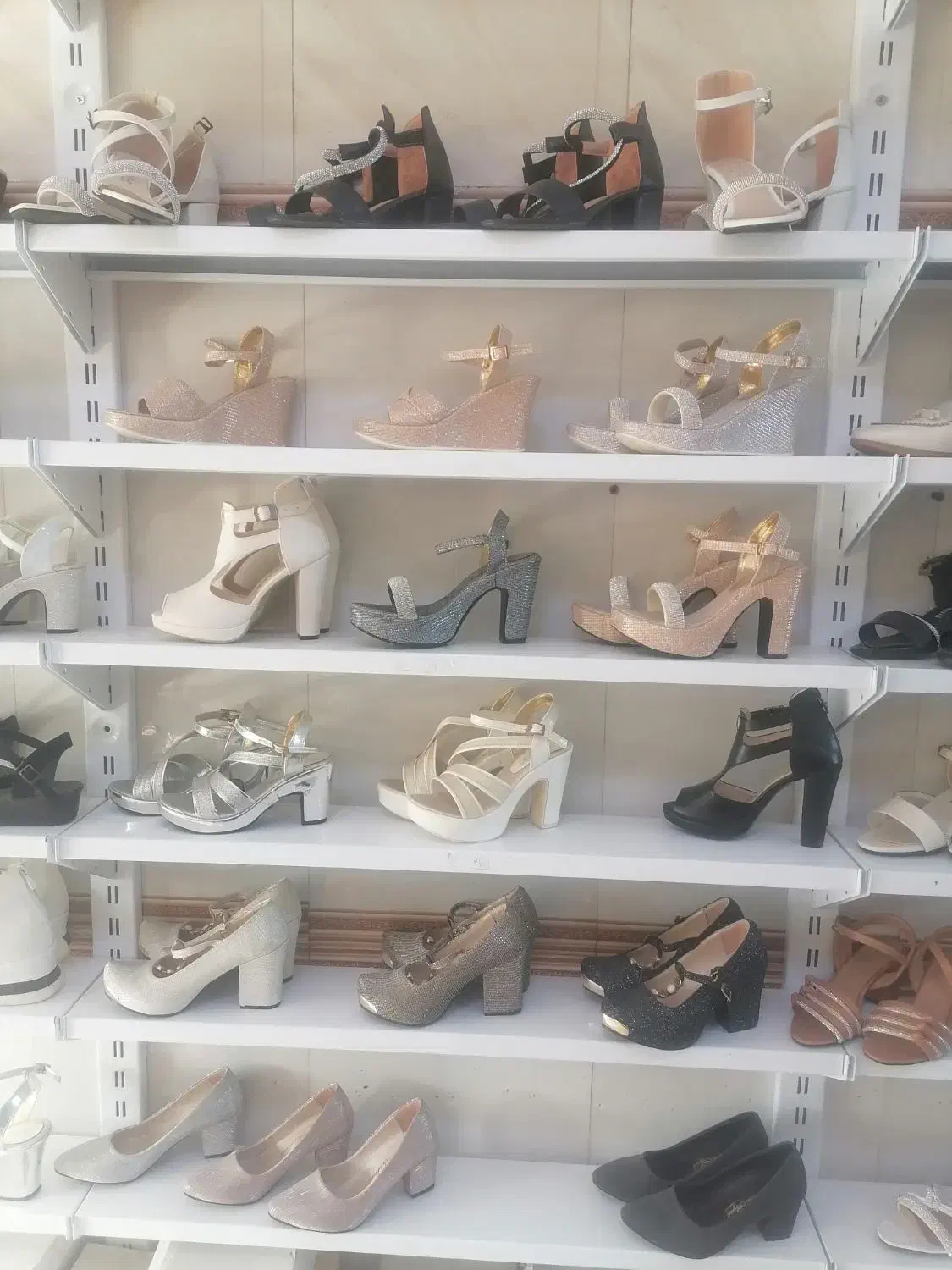 کفش نگین|کیف، کفش، کمربند|سیلوانه, |دیوار