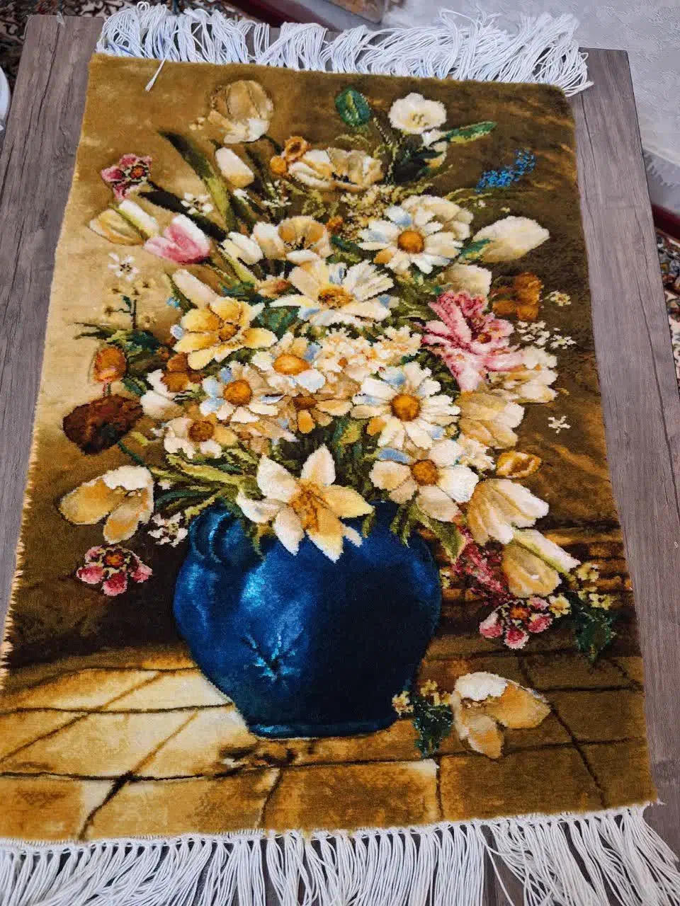 تابلو فرش دست بافت با گلدان آبی وگلهای زنبق|تابلو فرش|تهران, یاخجی آباد|دیوار