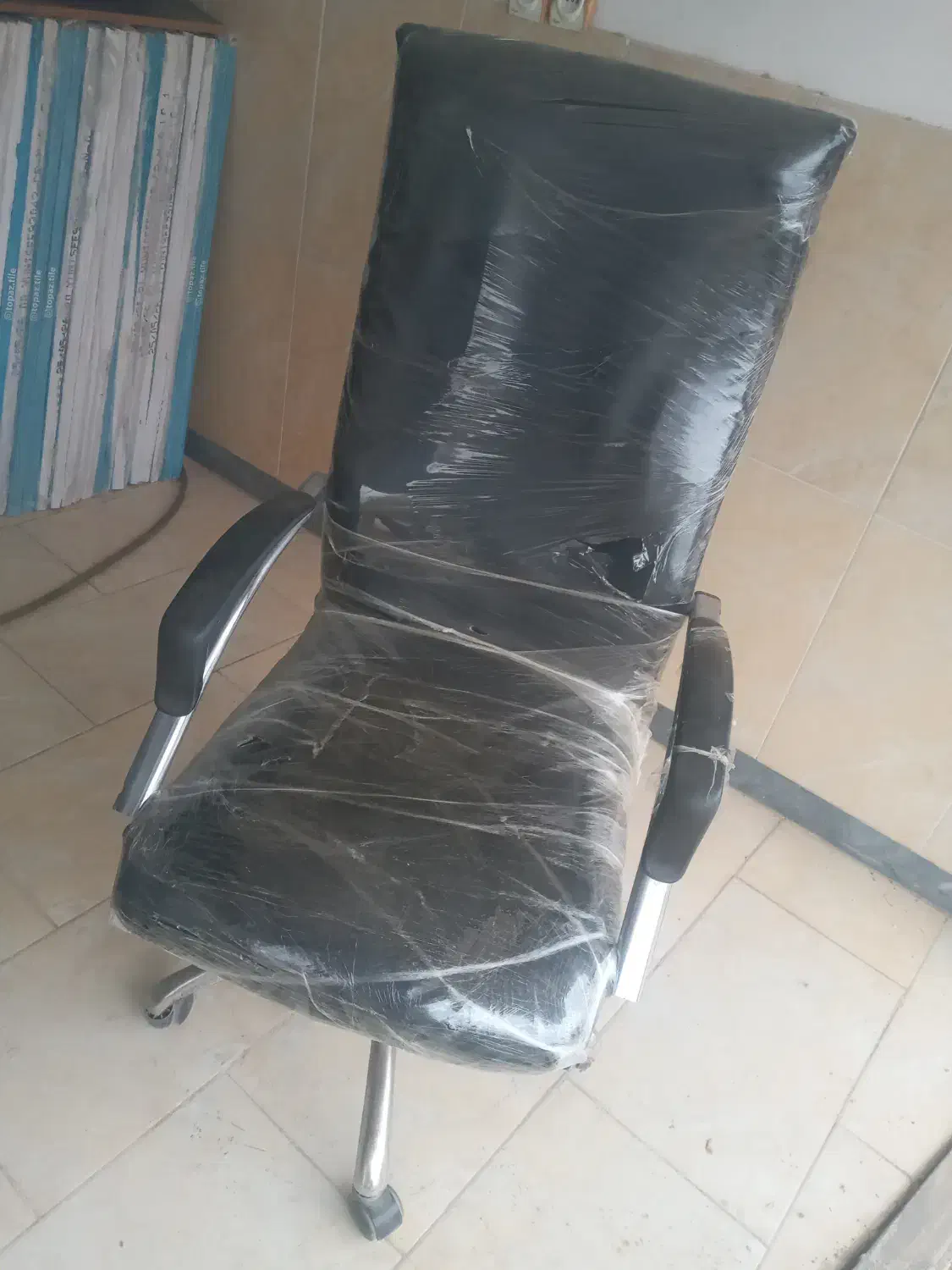 فروش صندلی مدیریت در حد نو + میز عسلی|مبلمان اداری|پارسآباد, |دیوار