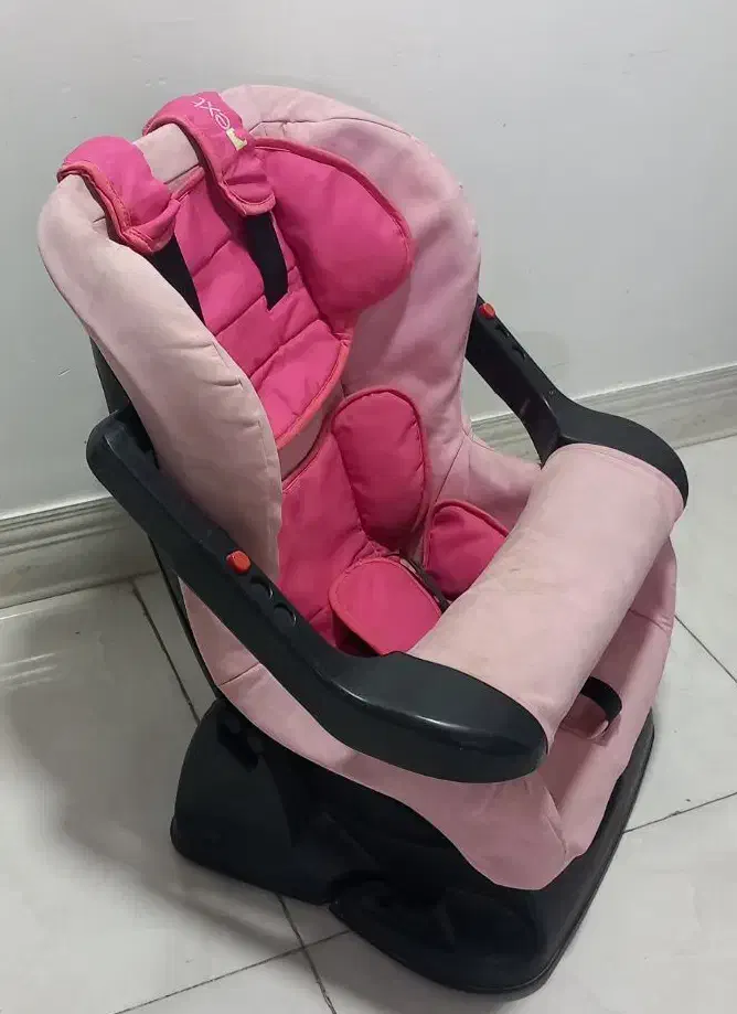 تعدادی وسایل قالیچه فوتبال دستی ...|فرش|شیراز, گویم|دیوار