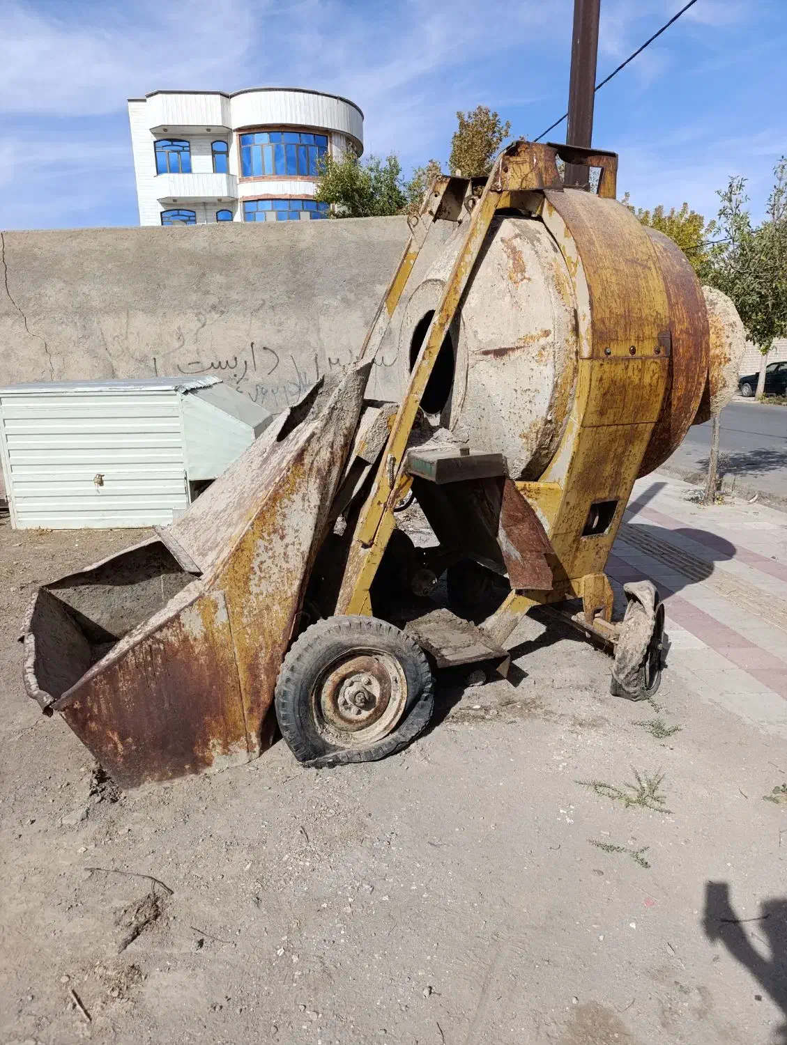 بتونیر بتونر میکسر خلاصه|ماشین‌آلات صنعتی|ملکان, |دیوار