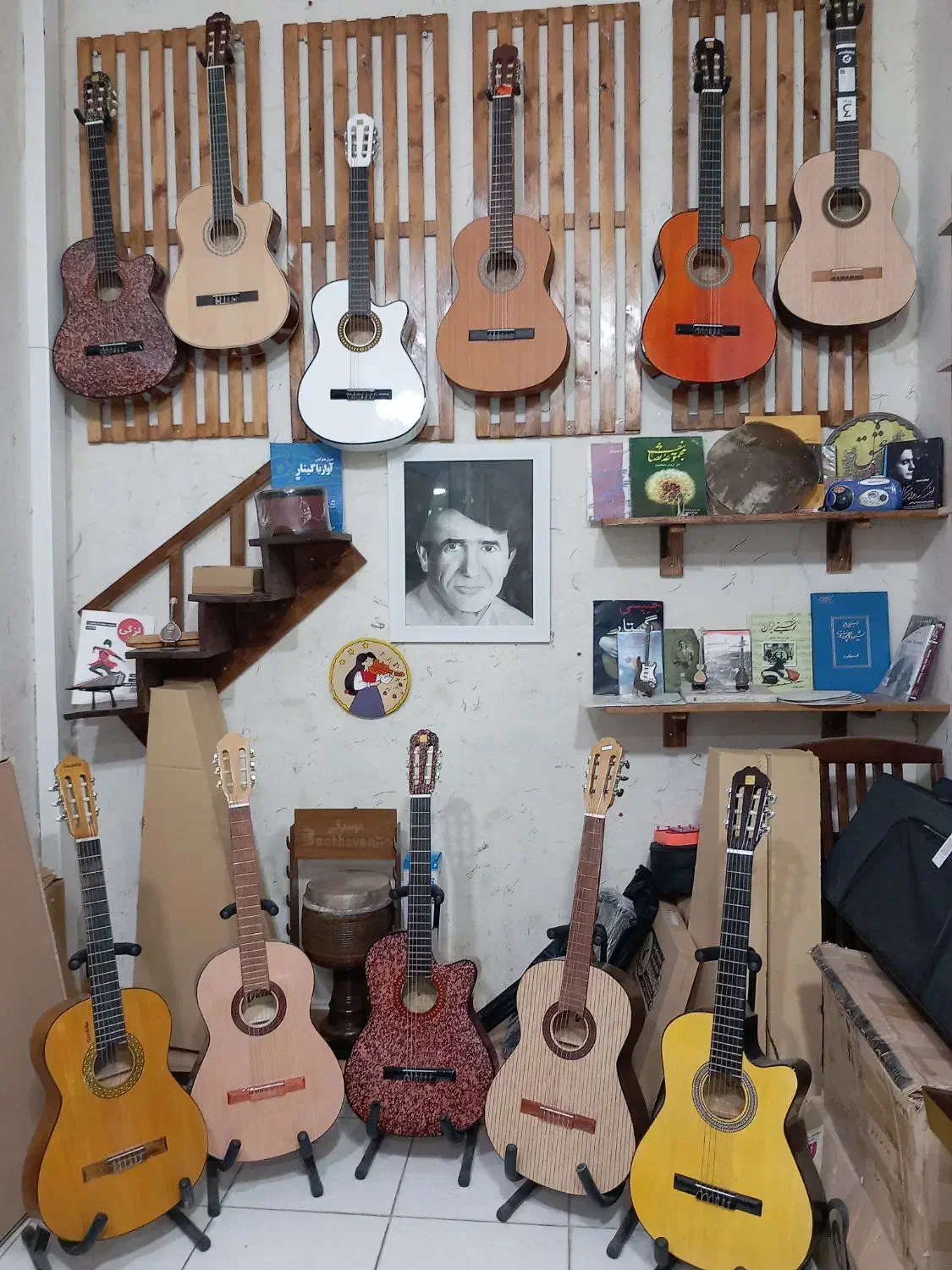 گالری موسیقی بتهوون|سازهای سنتی|اندیمشک, |دیوار