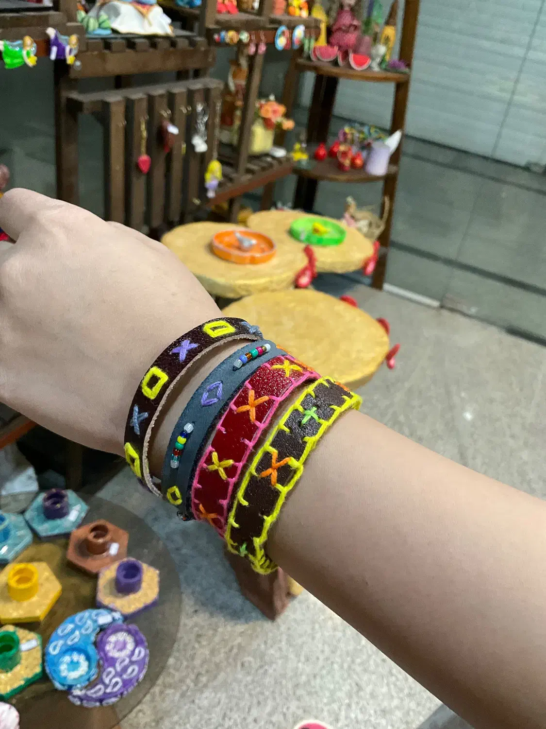 دستبندهای چرمی با طرحهای سنتی|جواهرات|کرمان, |دیوار