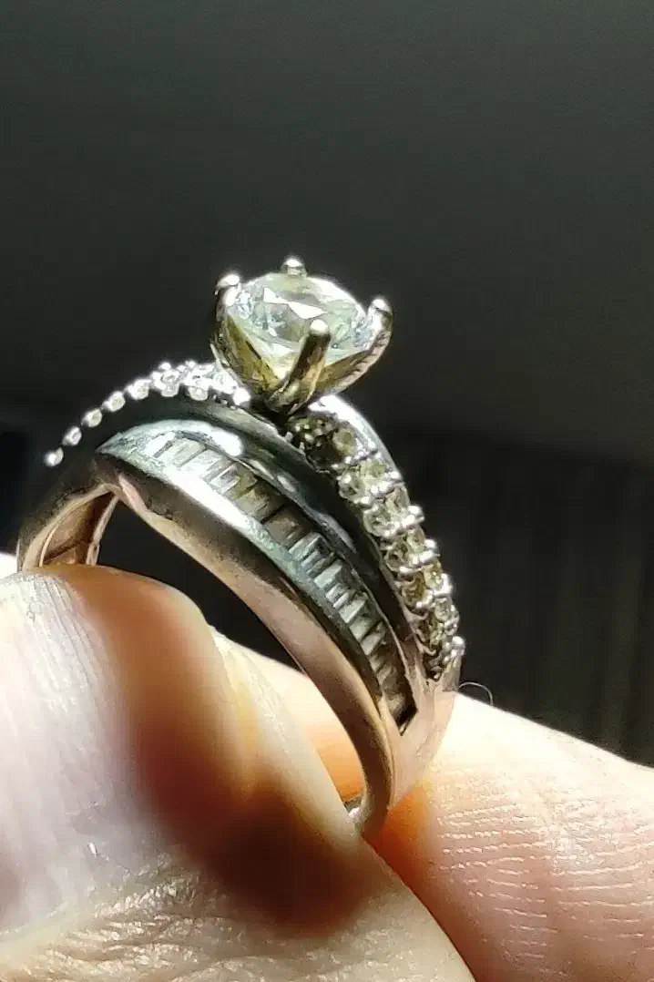 انگشتر طلای سفید بسیار زیبا ۲۰ تومن زیر قیمت تابلو|جواهرات|اراک, |دیوار