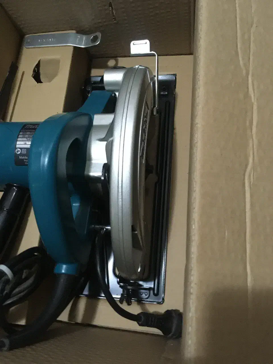 اره دیسکی ماکیتا|ابزارآلات|ری, شهید غیوری (ابن باویه)|دیوار