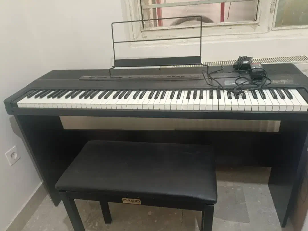 فروش پیانو به دلیل مهاجرت|پیانو، کیبورد، آکاردئون|پرند, فاز ۲|دیوار