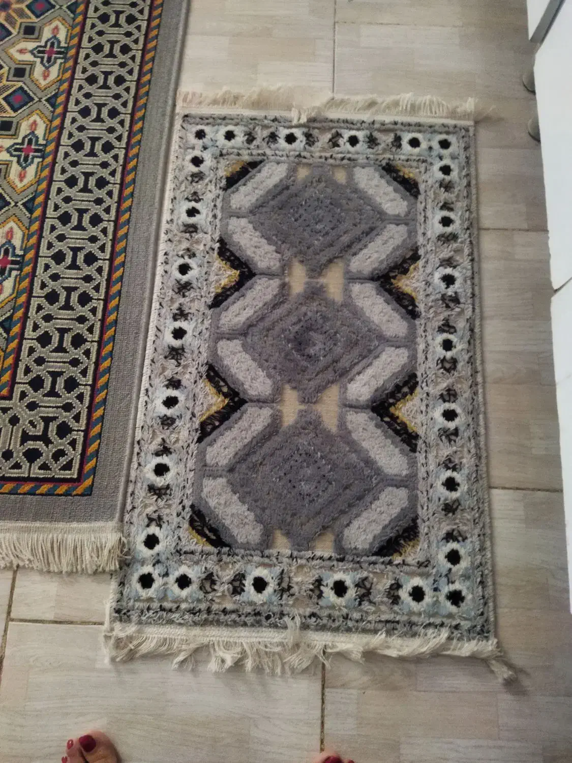 باسلام یک فرش 6متری فقط گوشه ش یک پا رگی داره|فرش|مینودشت, |دیوار