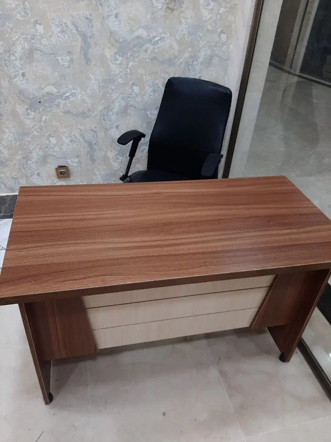 میز وصندلی به اضافه رگال تعداد ۴ عدد میله پرده|فروشگاه و مغازه|چابهار, |دیوار