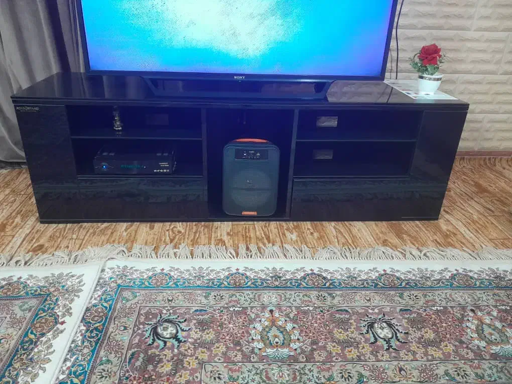 یک زیرتلویزونی بزرگ|میز تلویزیون|بهبهان, |دیوار