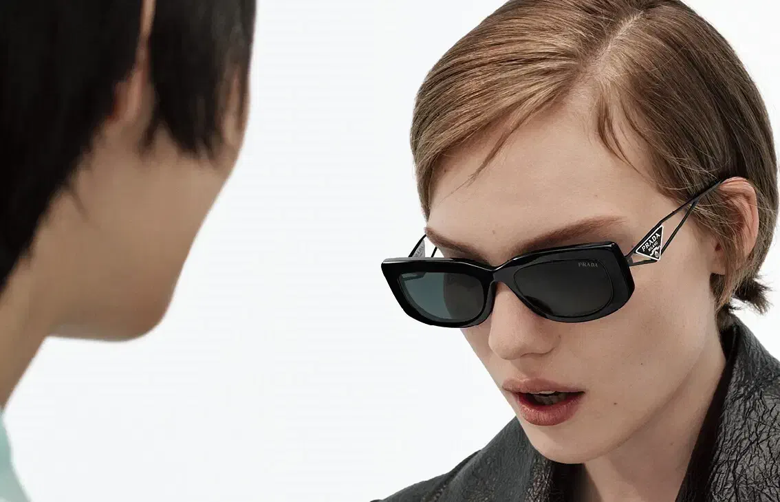 همکار خانم برای غرفه عینک افتابی شیفت صبح و عصر|استخدام بازاریابی و فروش|شیراز, شهرک گلستان|دیوار