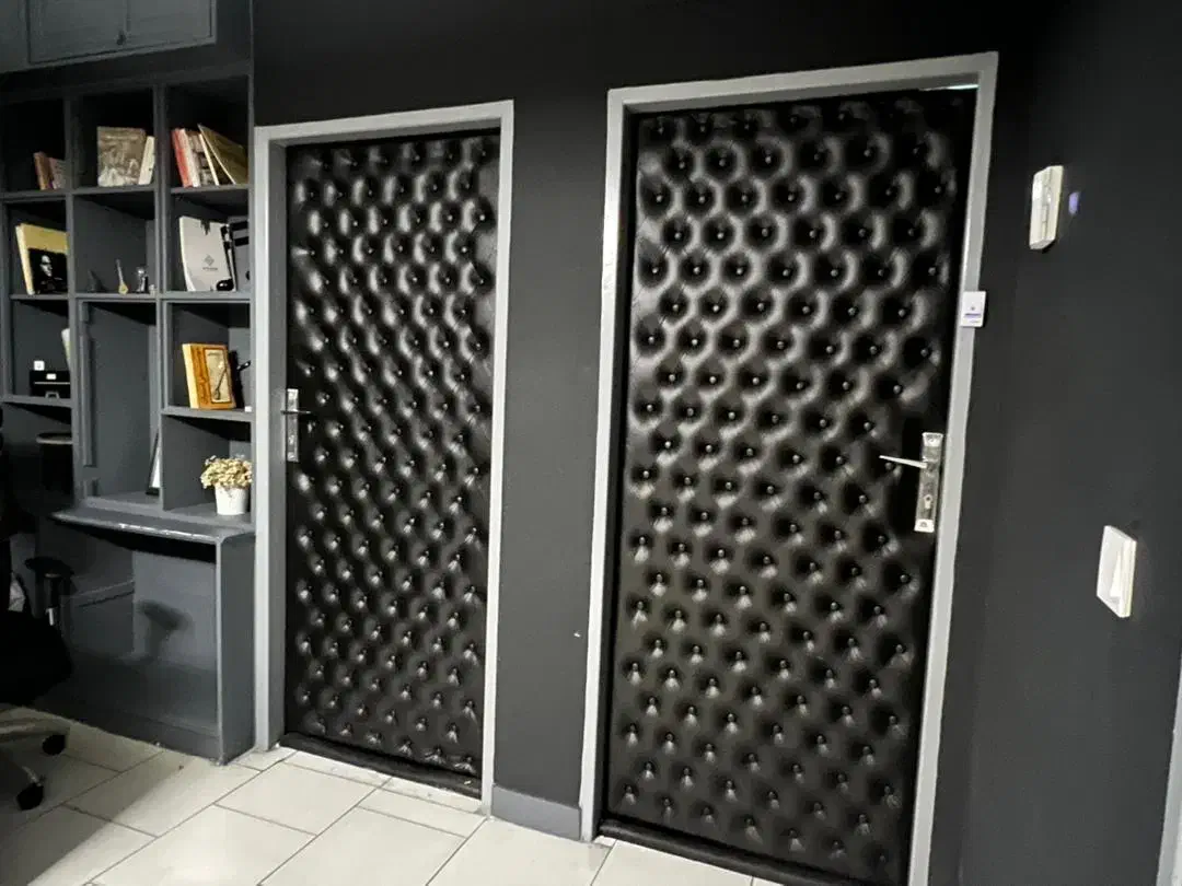 چرم کوبی در لمسه درب آکوستیک عایق صدا صداگیری|خدمات پیشه و مهارت|تهران, تهران‌نو|دیوار