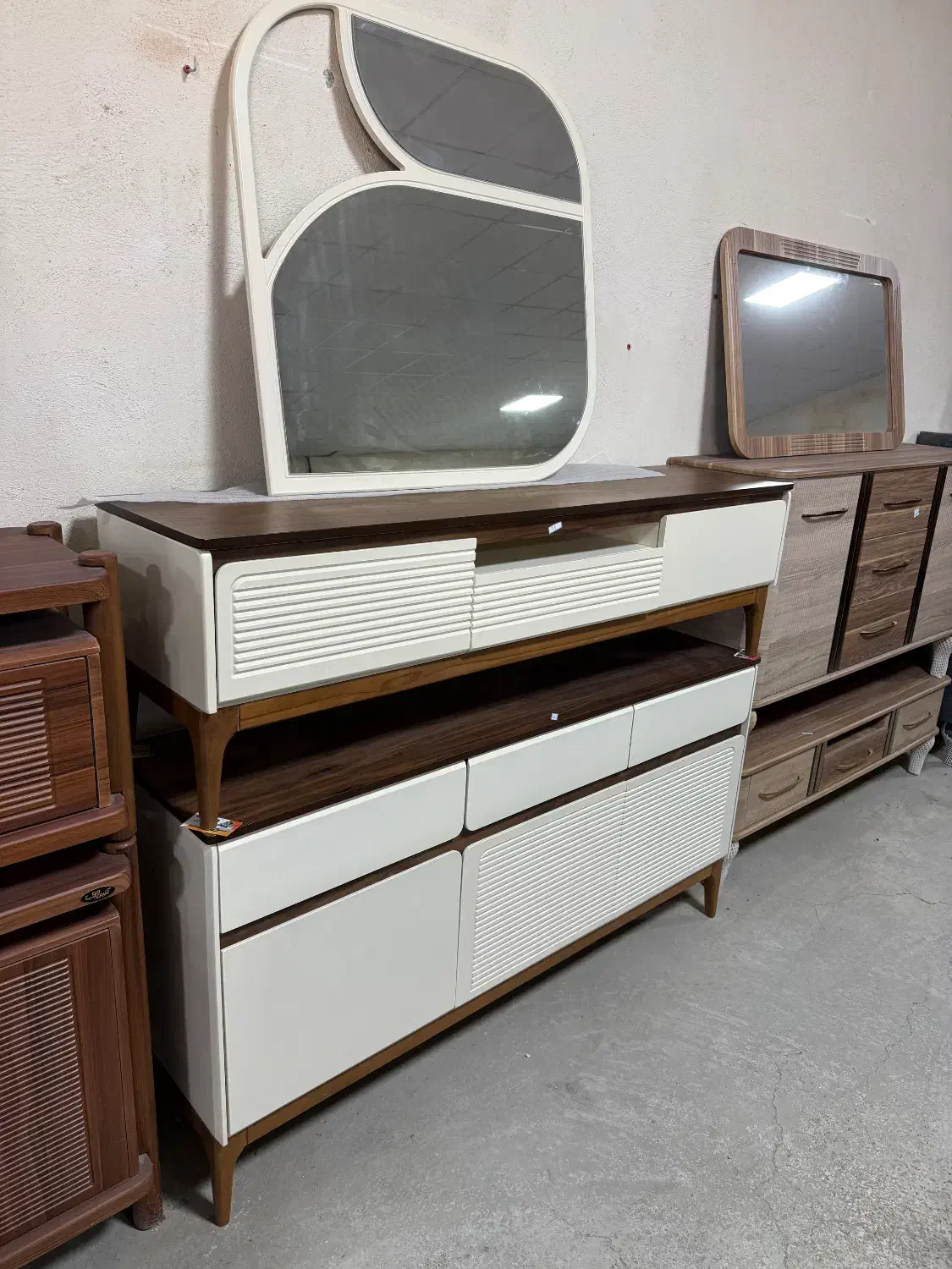 پخش آینه کنسول ست عمده خرده کار شرکتی|بوفه، ویترین، کنسول|ارومیه, |دیوار