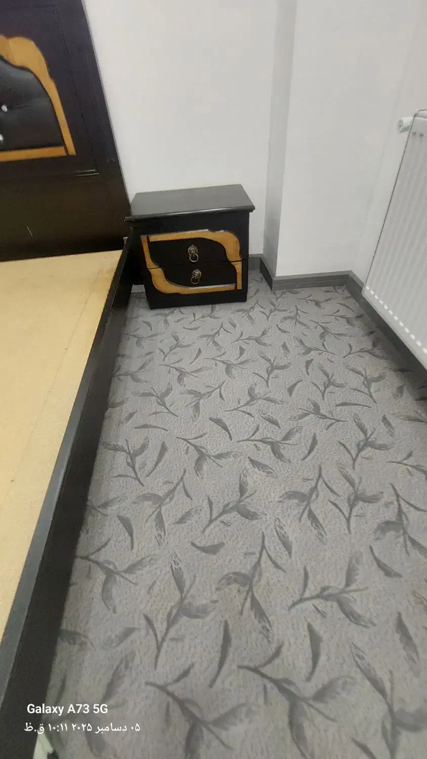 تخت خواب چوبی دونفره تمیز|تخت و سرویس خواب|تاکستان, |دیوار