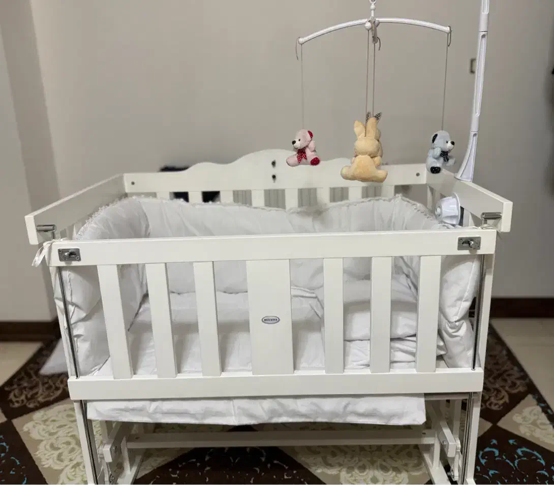 کالسکه و کریر و تخت گهواره کنار مادر|اسباب و اثاث بچه|یزد, |دیوار